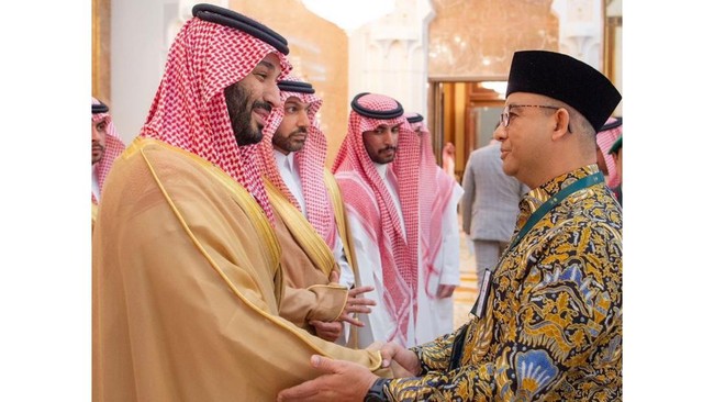 Anies Baswedan bertemu dengan Putra Mahkota Kerajaan Arab Saudi Pangeran Muhammad bin Salman al-Saud (MBS) saat menunaikan ibadah haji.