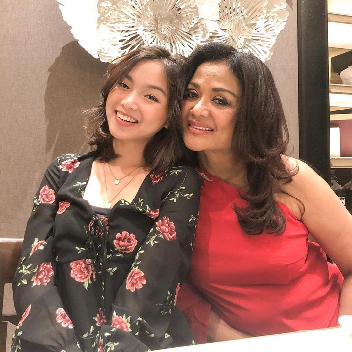 <p>Bunda ingat dengan penyanyi lawas Betharia Sonata? Artis berusia 60 tahun itu memiliki seorang putri yang kini sudah dewasa, Bunda. (Foto: Instagram @nabilahrdz)</p>