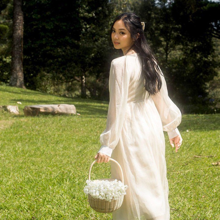 <p>Dara berparas cantik ini akrab disapa Bia, Bunda. Ia tumbuh mewarisi wajah rupawan sang Bunda, ya? (Foto: Instagram @nabilahrdz)</p>
