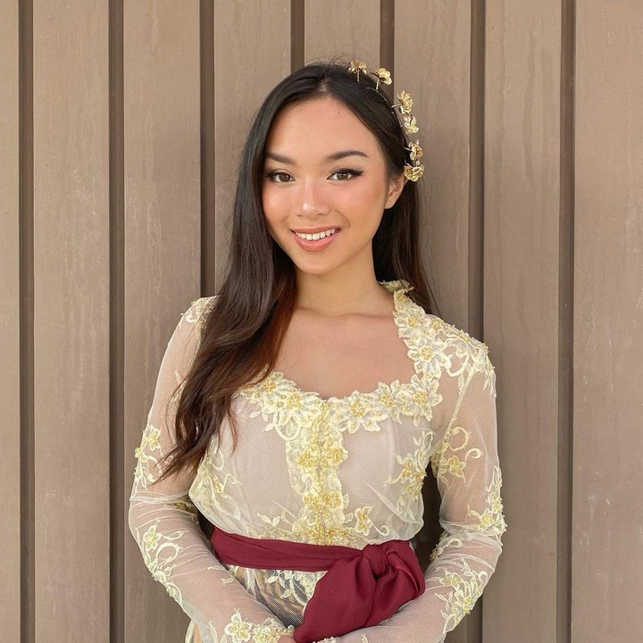 <p>Nabilah Rahman Dozan lahir pada 10 Januari 2000 silam. Saat ini ia sudah berusia 23 tahun, Bunda. (Foto: Instagram @nabilahrdz)</p>