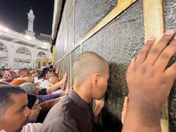Jemaah Umrah, Apakah Wajib Memegang Kabah dan Hajar Aswad?