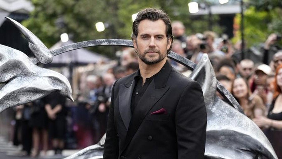 Henry Cavill Respons Rumor Jadi Penerus James Bond