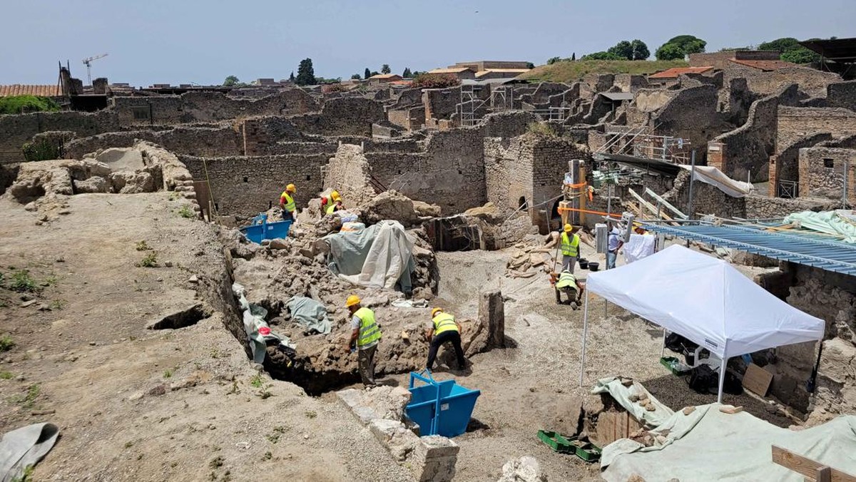 FOTO: Lukisan 'Nenek Moyang' Pizza Ditemukan di Reruntuhan Pompeii