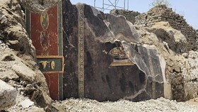 FOTO: Lukisan 'Nenek Moyang' Pizza Ditemukan di Reruntuhan Pompeii