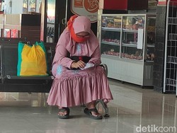 Senjata Makan Tuan Masriah Si Penyiram Tinja ke Rumah Tetangga