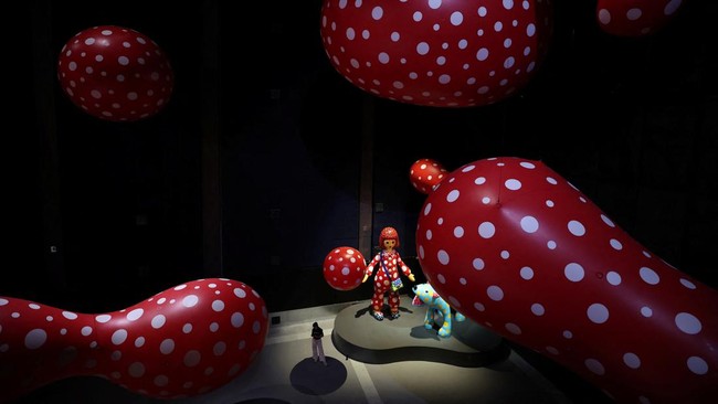 FOTO: Memasuki Dunia Polkadot Yayoi Kusama di Manchester