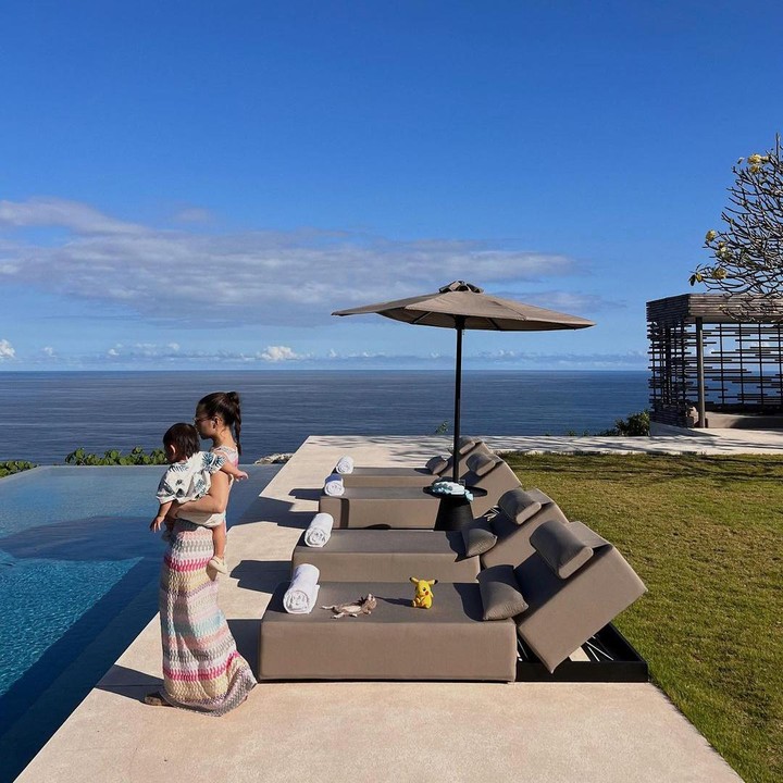 <p>Nikita Willy mengunggah potret dirinya saat menikmati keindahan laut bersama sang putra. Ia tak lupa menuliskan ungkapan syukur lewat unggahan fotonya. (Foto: Instagram @nikitawillyofficial94)</p>