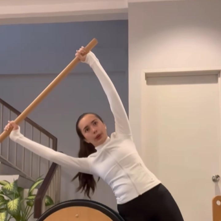 <p>Di tempat itu, Beby kerap melakukan olahraga bersama coach pribadinya.<em> "back home & first thing first- pilates,"</em> tulis Bebi di keterangan videonya. (Foto: Instagram @bebytsabina)</p>