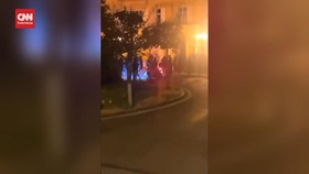 VIDEO: Paris Mencekam, Massa Incar Kantor Wali Kota Paris