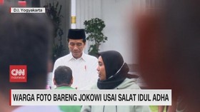 VIDEO: Warga Foto Bareng Jokowi Usai Salat Iduladha