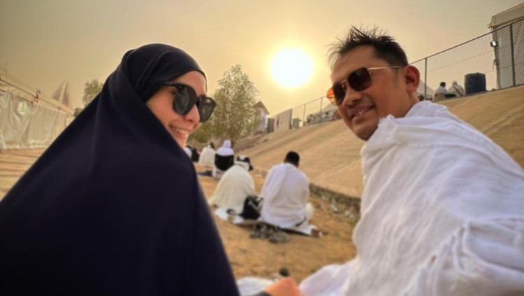 Zaskia Adya Mecca dan Hanung Bramantyo