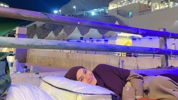 ZASKIA ADYA MECCA TIDUR DI MINA