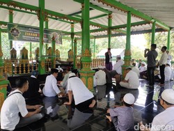 Tradisi Ziarah Kubro di Makam Pelopor Kesultanan Palembang Pertama