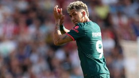 Firmino Diserbu Fans di Arab Saudi, Dari Dirangkul hingga Dicium