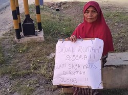 Pilu Hasimah Duduk di Pinggir Jalan-Ingin Jual Rumah untuk Suami Berobat