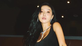 Teken Kontrak di Atas Panggung, Hwasa Resmi Gabung P Nation