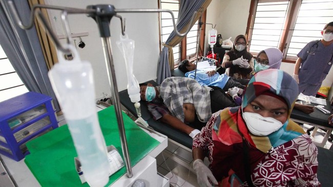 Puluhan Warga Gorontalo Keracunan Makanan di Acara Tahlilan Sebanyak 43 warga Kelurahan Talumolo, Kecamatan Kota Timur, Kota Gorontalo, Provinsi Gorontalo diduga menjadi korban keracunan makanan di sebuah acara tahlilan.