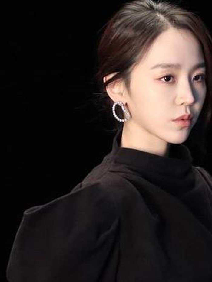 Lama tidak kelihatan, ahirnya Shin Hye Sun kembali mengobati rindu para penggemar lewat drama terbaru 'See You in My 19th Life' yang diadaptasi dari serial webtoon populer. Kamu sudah menonton drama ini, Beauties? / foto: instagram.com/shinhs831