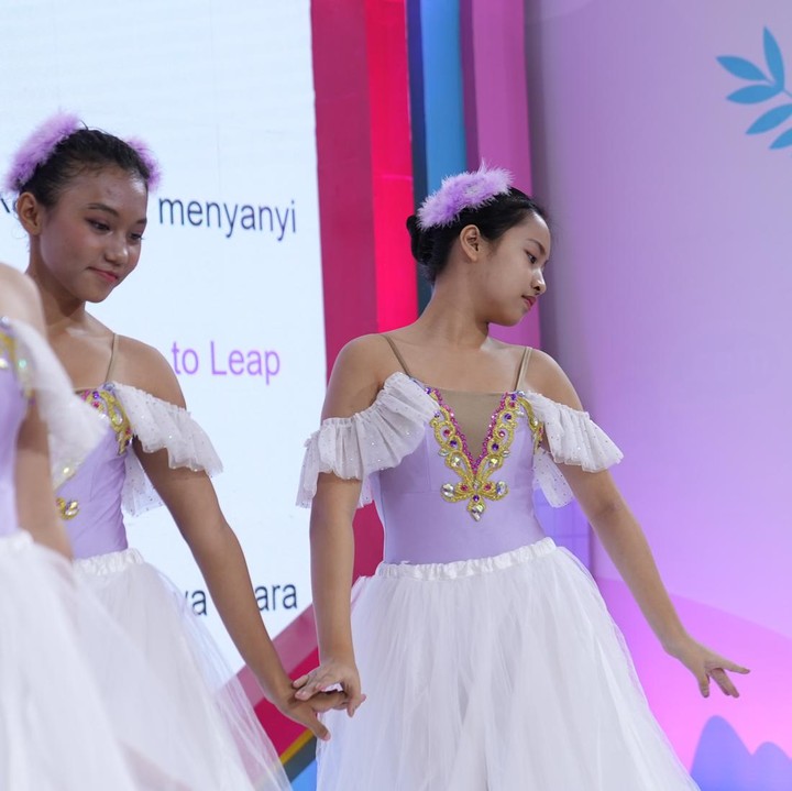 <p>LazMall Daily Bundafest 2023 kembali digelar di Atrium Circle Summarecon Mall Serpong. Di hari kedua, acara dibuka dengan penampilan dari My Doremi Musical Garden. Teman-teman dari My Doremi mengajak anak-anak yang hadir bernyanyi dan menari bersama lagu Kupu-kupu yang Lucu. (Foto: Tim HaiBunda)</p>