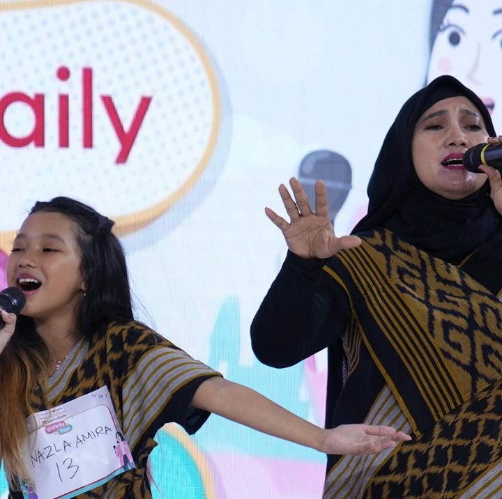 <p>Di hari kedua ini juga diadakan Lomba Menyanyi bersama Bunda dan Si Kecil. Lomba diikuti 16 peserta yang membawakan beragam lagu dengan keunikan dan konsep berbeda. (Foto: Tim HaiBunda)</p>
