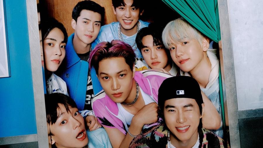 Lirik Lagu Terjemahan Hear Me Out - EXO
