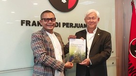 YSN Serahkan Policy Brief Ganja Medis pada Parpol Peserta Pemilu 2024