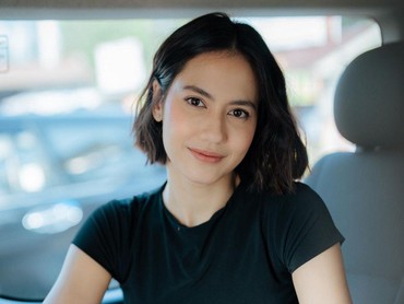 Pevita Pearce Bikin Heboh Usai Salaman dengan Tom Cruise