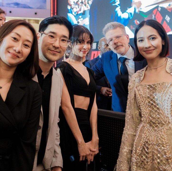 <p>Artis cantik Pevita Pearce mendapat kesempatan untuk hadir dalam premier film Mission Impossible, Bunda. Dalam acara ini, ia pun bertemu dengan serangkaian aktor dan aktris papan atas. (Foto: Instagram: @pevpeace)</p>