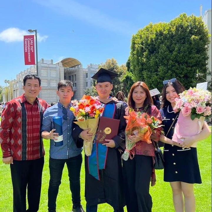 <p>Susy Susanti dan Alan dikaruniai dua orang putra dan seorang putri. Ketiganya diberi nama Laurencia Averina Wiratama, Sebastianus Frederick Wiratama, dan Albertus Edward Wiratama. (Foto: Instagram: @susysusantiofficial)</p>