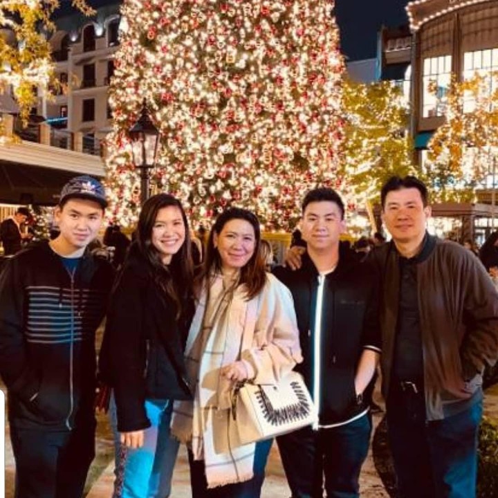 <p>Mantan pebulutangkis Susy Susanti menikah dengan Alan Budikusuma pada tahun 1997, Bunda. Dari pernikahan ini, keduanya pun dikaruniai 3 orang anak yang sudah beranjak dewasa. (Foto: Instagram: @susysusantiofficial)</p>