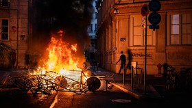FOTO: Prancis Mencekam Imbas Kerusuhan Demo Polisi Tembak Remaja