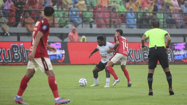 Winger PSS Sleman Ricky Cawor jadi pencetak gol pertama Liga 1 2023/2023 saat melawat ke markas Bali United, Sabtu (1/7).