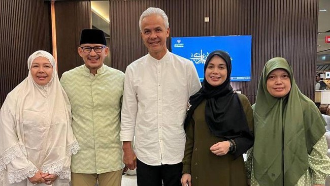 Bakal calon presiden yang diusung PDI Perjuangan Ganjar Pranowo bertemu dengan Sandiaga Uno yang juga merupakan bakal calon wakil presiden yang diusung PPP.