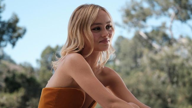 Lily-Rose Depp mengatakan adegan telanjang di Idol sengaja ditampilkan sehingga ia tak malu dengan hal itu. 