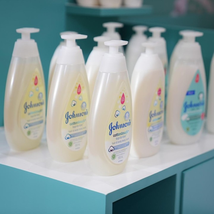 <p>Bagi Bunda yang masih memiliki baby, bisa mampir ke booth Johnson's baby yang memberikan informasi mengenai pijat bayi. Ada Tasya Kamila juga yang mengisi acara di panggung utama. (Foto: Aldino Nugroaha/Haibunda)</p>