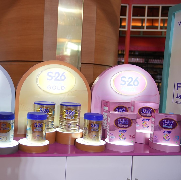 <p>Produk susu formula S-26 juga memberikan potongan harga mulai dari Rp30 ribu untuk pembelian susu Promise Essential 400gr dan potongan Rp50 ribu untuk pembelian Procal Gold 400gr. Tunggu apa lagi? Langsung kunjungi booth-nya! (Foto: Aldino Nugroaha/Haibunda)</p>