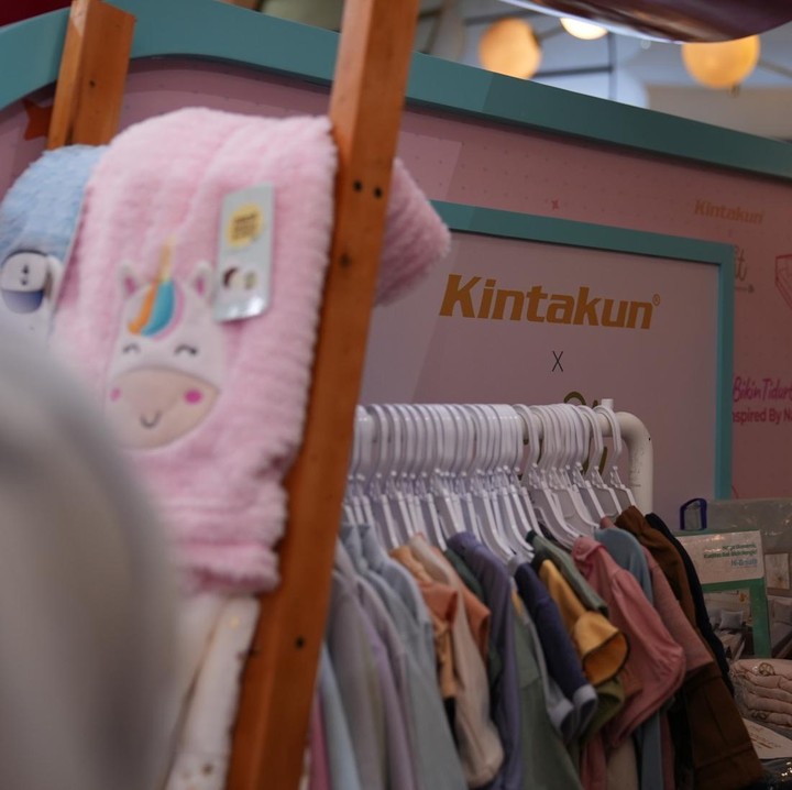 <p>Kintakun x Cuit Baby juga memberikan hadiah menarik, mulai dari sprei dan vocher belanja Rp20 ribu untuk pembelian minimal Rp300 ribu di booth Kintakun di acara LazMall Daily Bundafest 2023. (Foto: Aldino Nugroaha/Haibunda)</p>