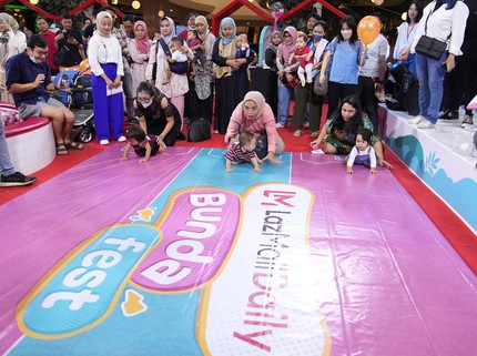 7 Potret Lomba Bayi Merangkak di LazMall Daily Bundafest 2023, Banyak Momen Lucu Bun
