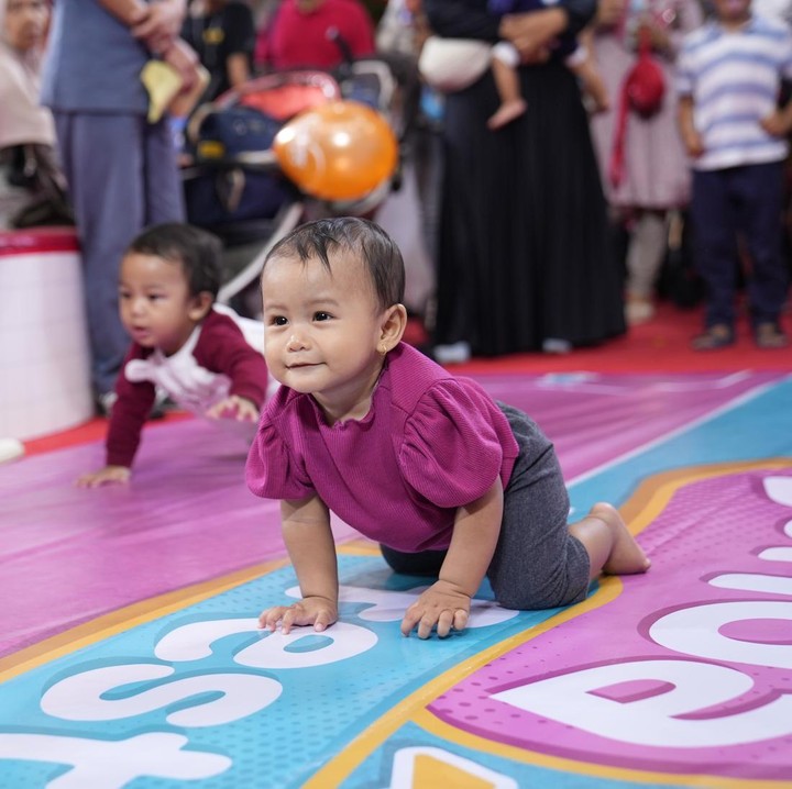 <p>Dalam lomba ini, ada 3 kriteria yang dinilai oleh juri. Mulai dari kecepatan, jarak tempuh, serta kordinasi gerak peserta. Perlombaan berjalan meriah dan di sela-sela perlombaan juga ada kejadian-kejadian lucu yang muncul. (Foto: Aldino Nugraha/Bundafest)</p>