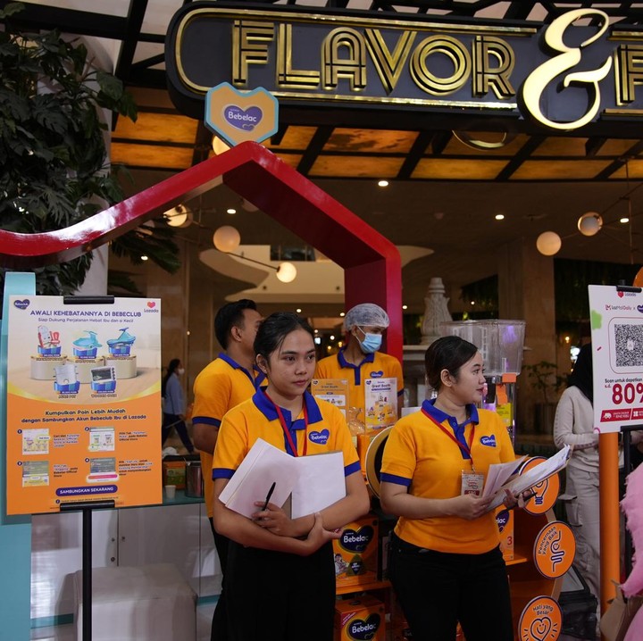 <p>Produk susu formula Bebelac, di boothnya menawarkan free wet sampling hingga ekstra diskon sebanyak 20 persen. Jangan sampai dilewatkan ya, Bunda. (Foto: Aldino Nugroaha/Haibunda)</p>