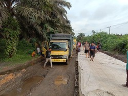 Macet Panjang di Jalinsum Jambi-Palembang, Ternyata Ini Penyebabnya