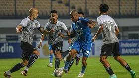 Persik vs Persib: Ujian Intelektualitas Hodak dari Tribune Brawijaya