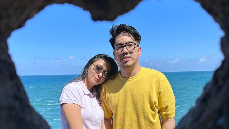 Della Puspita dan Arman Wosi