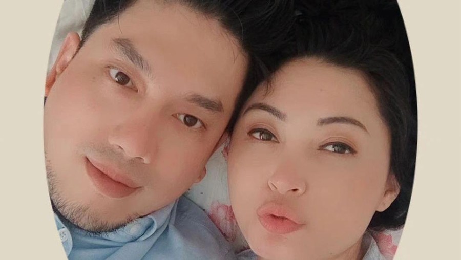 Della Puspita dan Armanwosi, suami barunya.