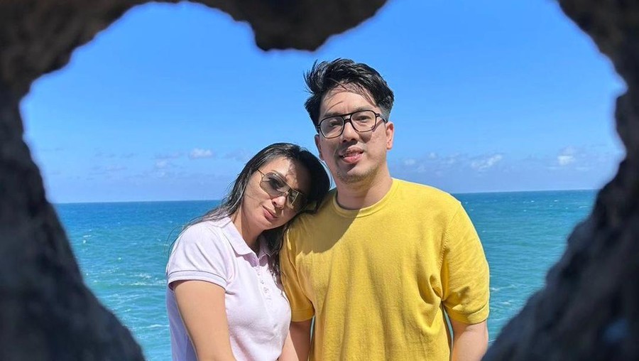 Della Puspita dan Armanwosi, suami barunya.