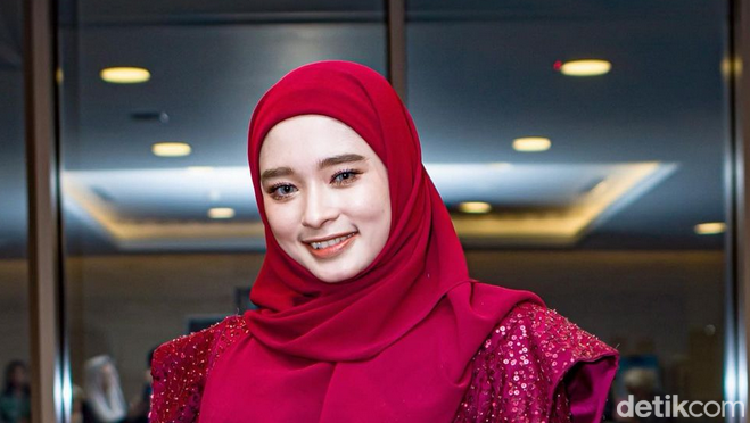 Gaya Inara Rusli.