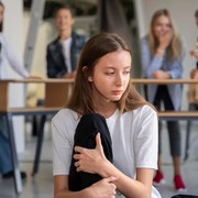 Heboh Siswa Bakar Sekolah Karena Dibully, Ini 4 Langkah yang Harus Dilakukan Saat Anak Jadi Korban Perundungan Oleh Guru