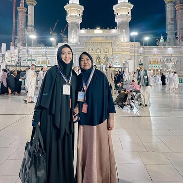 Sempat Koma & Henti Napas, Ibunda Ria Ricis Kini Sudah Keluar dari RS