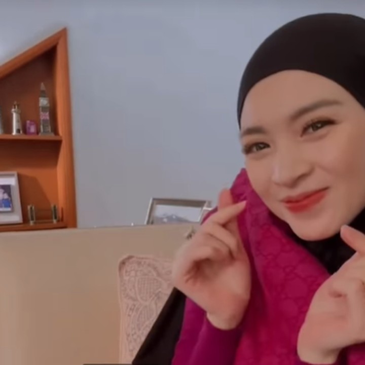 <p>Di kesempatan itu, hadir pula artis cantik Donita. Pemeran tokoh Moza itu kini sudah berhijab, Bunda. (Foto: Instagram @shireensungkar)</p>