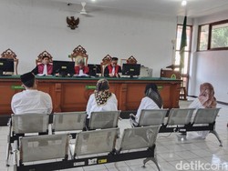 Ibu dan Anak di Pintu Penjara Usai Tilap BOS Kemenag Rp 22 M